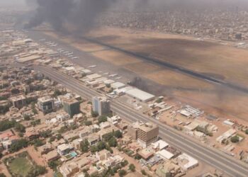 Sudan fighting: RSF and army clash in Khartoum for third day
