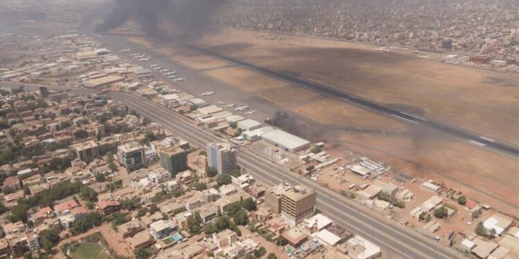 Sudan fighting: RSF and army clash in Khartoum for third day