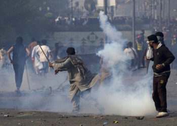 Pakistan top court orders Imran Khan to be presented at court - media