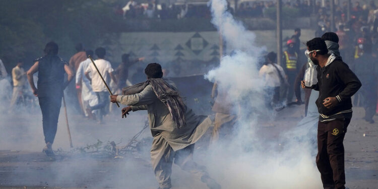 Pakistan top court orders Imran Khan to be presented at court - media