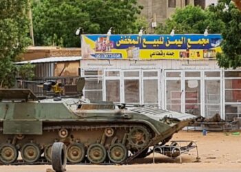 Sudan crisis: Air strikes hit Khartoum despite truce