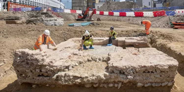Southwark: Rare Roman mausoleum unearthed in London
