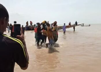 Hundreds of people feared dead as boat capsizes in Nigeria