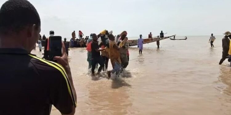 Hundreds of people feared dead as boat capsizes in Nigeria