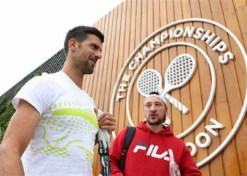 Swiatek, Djokovic register straight-set victories in Wimbledon opener