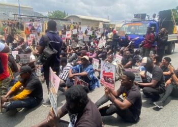 Police prevent protesters from marching to Jubilee House