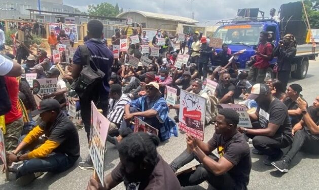 Police prevent protesters from marching to Jubilee House