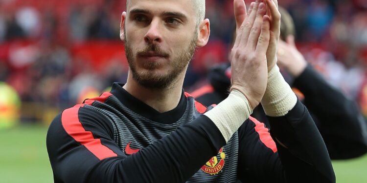 Gabby Agbonlahor advices De Gea not to return to Man Utd.