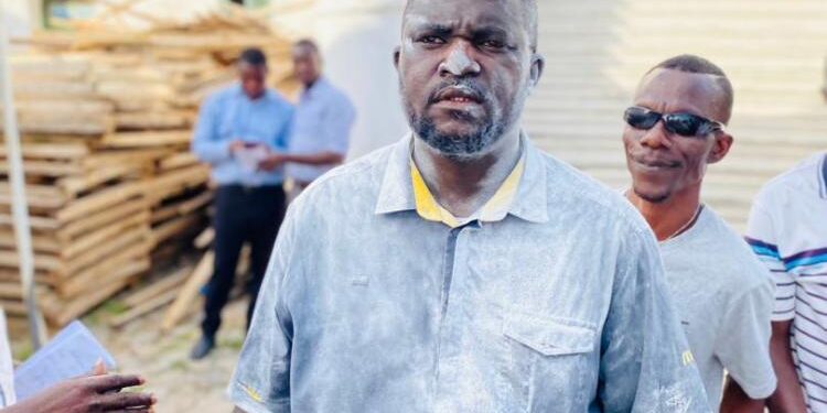 King Pee beats Queen Wan and tells her free show