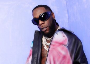 Burna Boy threatens to hire 100 lawyers, sue bloggers