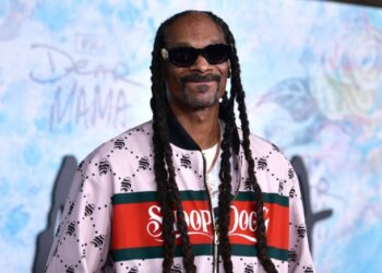 Snoop Dogg hasn't given up smoking