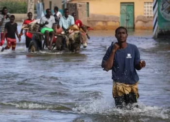 Somalia floods: Fourteen killed and thousands trapped in their homes