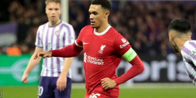 Liverpool defender Trent Alexander-Arnold has been ruled out for "a few weeks" with a knee injury.