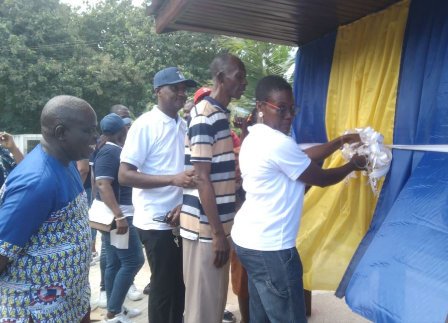 Cape Coast:  UJHS 1993 Alumni Donates to their Alma Mater