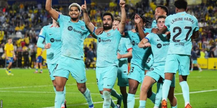 Gundogan nets late penalty to give Barcelona victory
