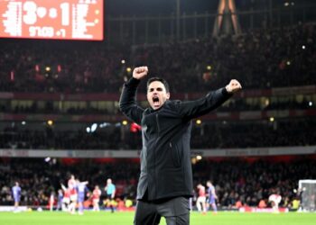 Arsenal 3-1 Liverpool: 'Arsenal have placed themselves at heart of three-way title race'