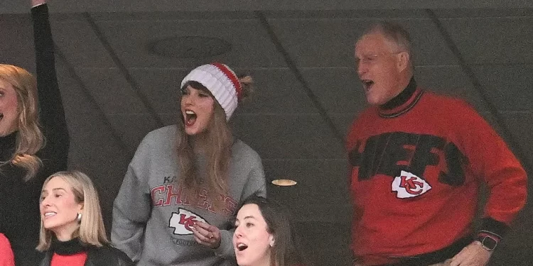 Taylor Swift's father Scott Swift accused of assaulting photographer