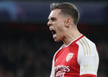 Arsenal beat Porto on penalties to reach quarter-finals