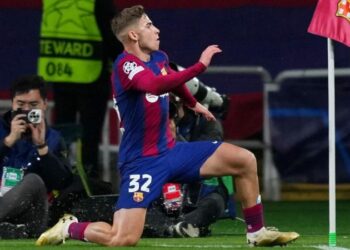 Barcelona see off Napoli to reach quarter-finals