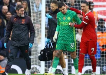 Ederson Manchester City goalkeeper set to miss up to four weeks with muscle injury
