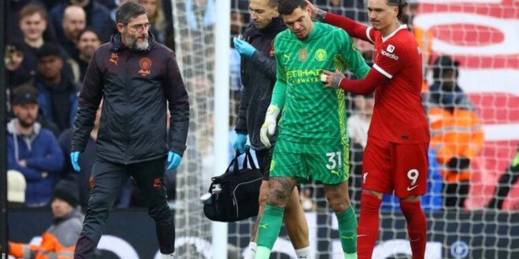 Ederson Manchester City goalkeeper set to miss up to four weeks with muscle injury