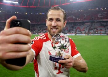 Harry Kane scores twice as Bayern Munich beat Lazio to overturn first-leg deficit