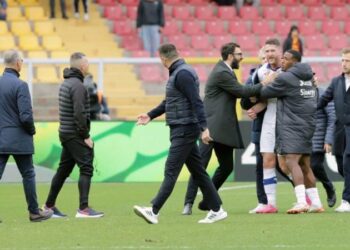 Lecce have sacked manager Roberto D'Aversa after he headbutted Verona striker Thomas Henry following Sunday's 1-0 loss in Serie A.