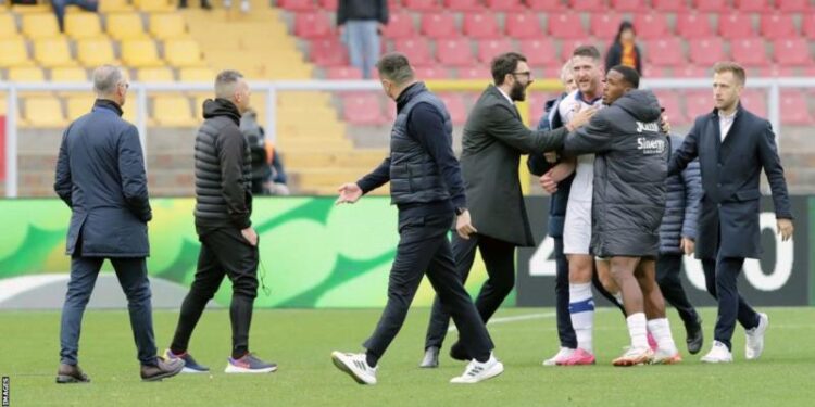 Lecce have sacked manager Roberto D'Aversa after he headbutted Verona striker Thomas Henry following Sunday's 1-0 loss in Serie A.