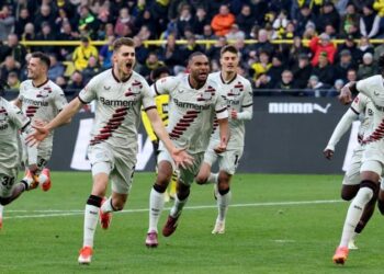 Stanisic’s late goal against Dortmund keeps Leverkusen’s unbeaten hopes alive