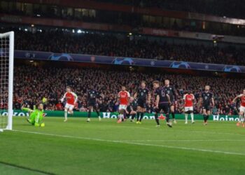 Kane scores as Arsenal draws with Bayern