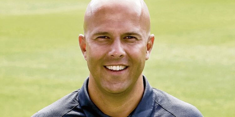 Liverpool contact Feyenoord manager to replace Klopp.