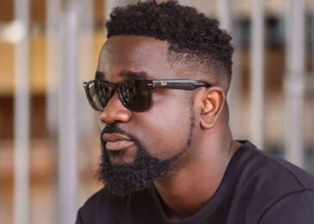 Africa's most successful rapper, Sarkodie has blown the mind of his audience with his impeccable flow on the Hennessy cypher which featured top African rappers like Ladipoe and Khaligraph Jones.