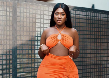 Fella Makafui has appealed to fans not to disrespect musician, D-Black over a viral video that captured both of them passing a cigar and smoking at a club.