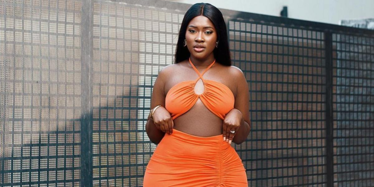 Fella Makafui has appealed to fans not to disrespect musician, D-Black over a viral video that captured both of them passing a cigar and smoking at a club.
