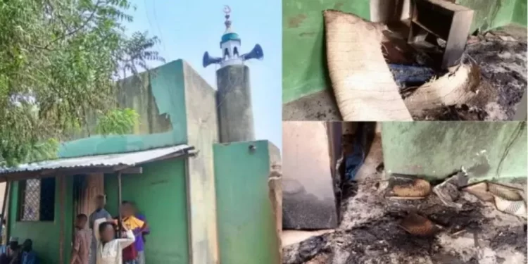 Worshippers locked in Nigeria mosque and burnt to death