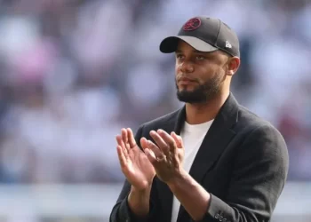 Burnley's Kompany surprise candidate for Bayern job