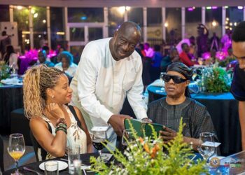 Stevie Wonder receives  Bridge Builder Award