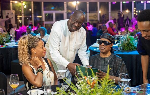 Stevie Wonder receives  Bridge Builder Award