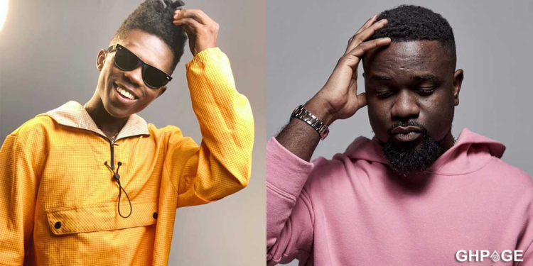 Former signee of Sarkcess Music, Strongman Burner has revealed his current relationship with his godfather and former boss, Sarkodie.