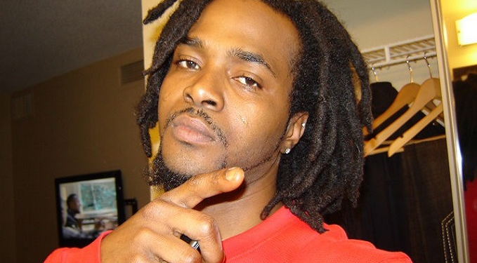 Ghanaian musician, Red Eye, and a member of the popular hiplife band, 2Toff Music, has entered into a management deal with George Britton’s Revolve Muzic.