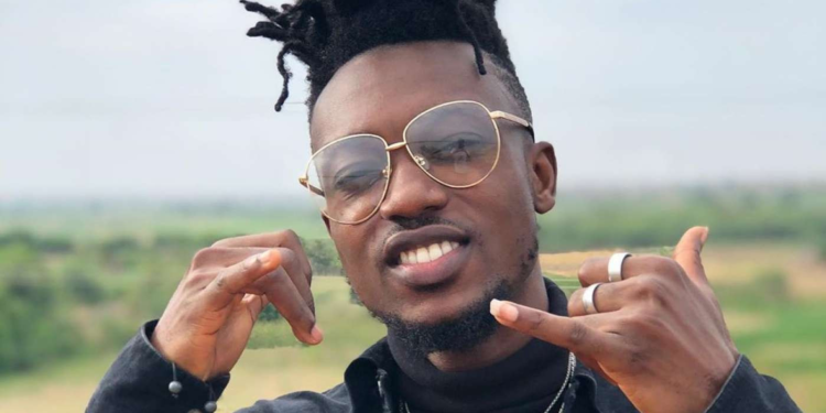 Ghanaian rapper, Opanka released a trending song to chastise the current NPP government over their failure to curb the erratic supply of electricity popularly referred as "Dumsor".