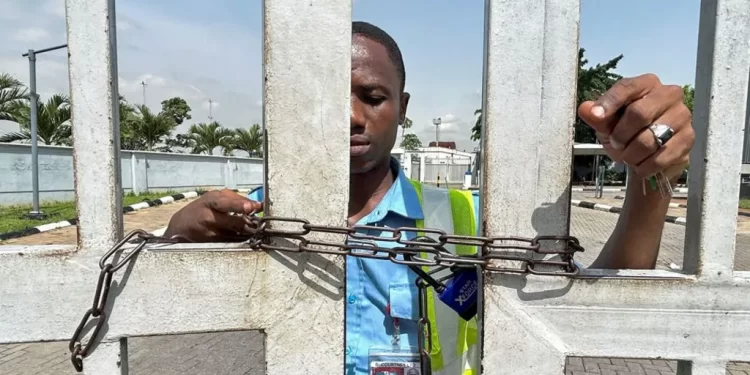 Nigeria unions suspend strike after wage offer