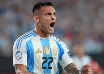 Argentina beat Chile to make Copa America quarters
