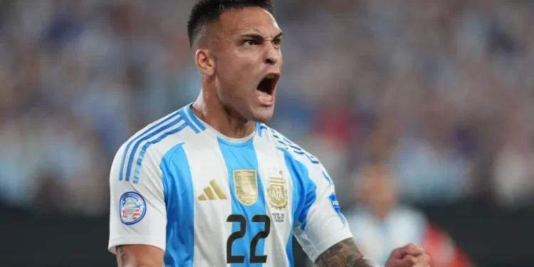 Argentina beat Chile to make Copa America quarters