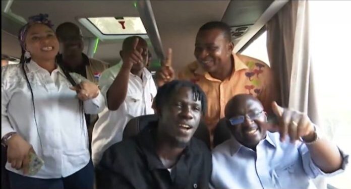 King Paluta spotted with Bawumia singing ‘Aseda’ in a bus