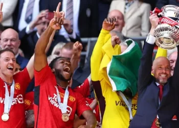 Ten Hag to remain Man Utd manager after review