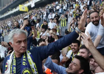 'This shirt is my skin' - Fenerbahce unveil Mourinho