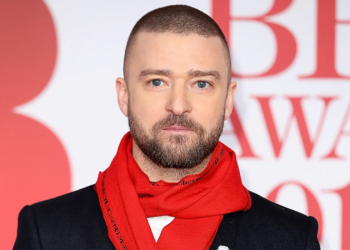 According to a US media report, a police officer who stopped Justin Timberlake before his arrest for suspected drunk-driving did not recognize the celebrity.