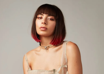 Charli XCX warns fans to stop chanting about Taylor Swift