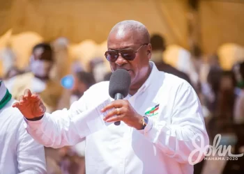 Mahama Pledges Youth Employment to Clean Beaches, Protect Fisheries